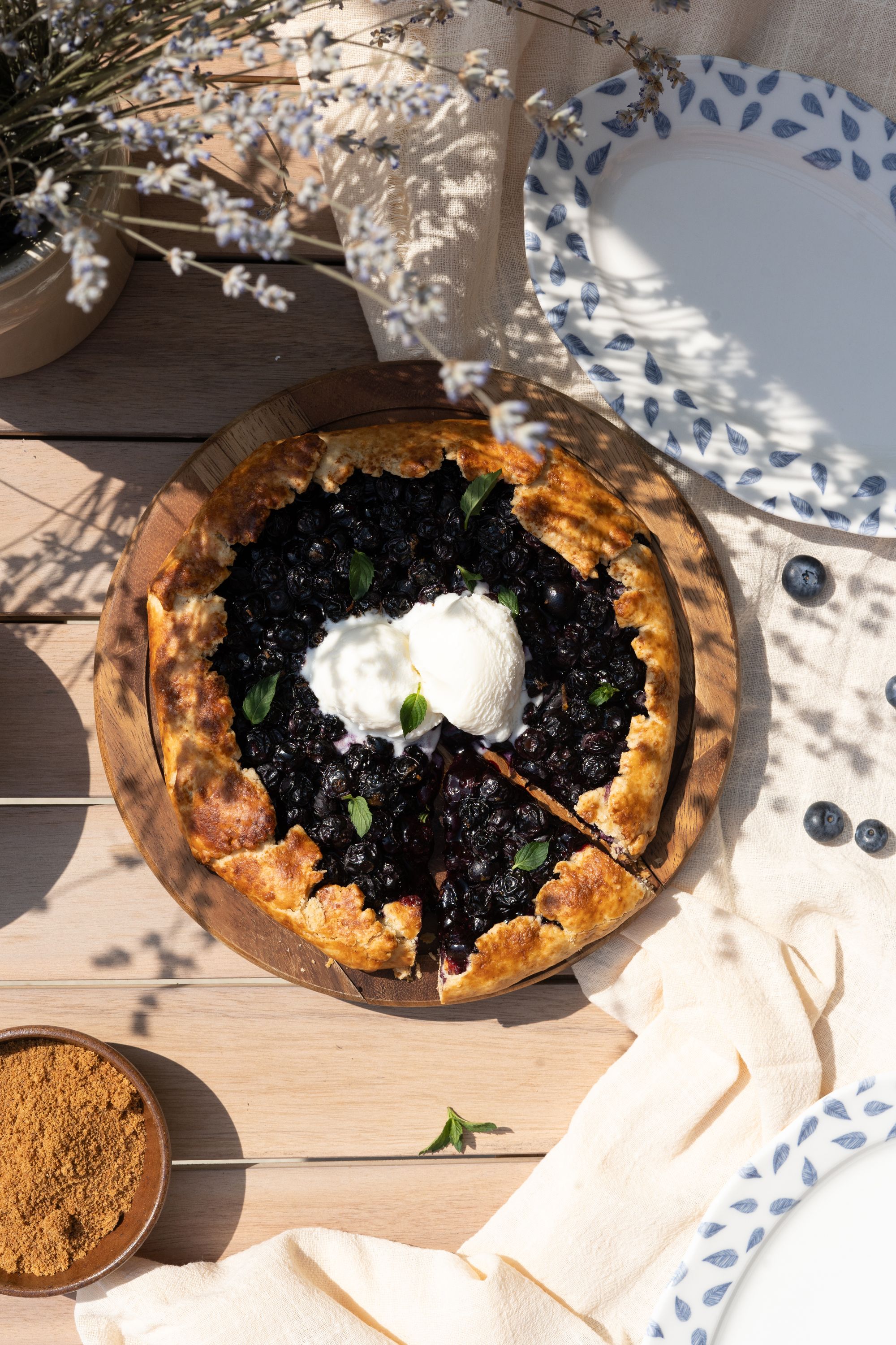Galette cu afine si un vârf de cardamom