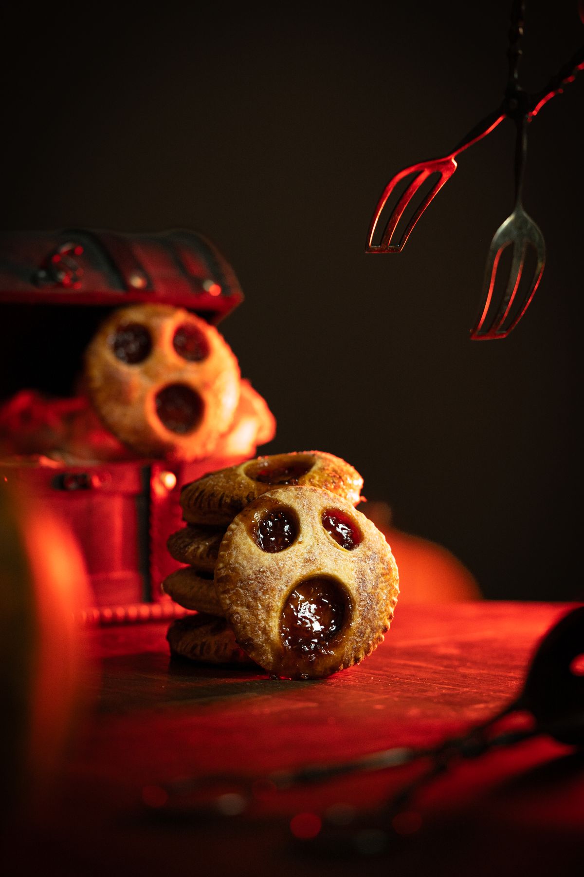 Mini tarte de Halloween, umplute cu dulceață de zmeură