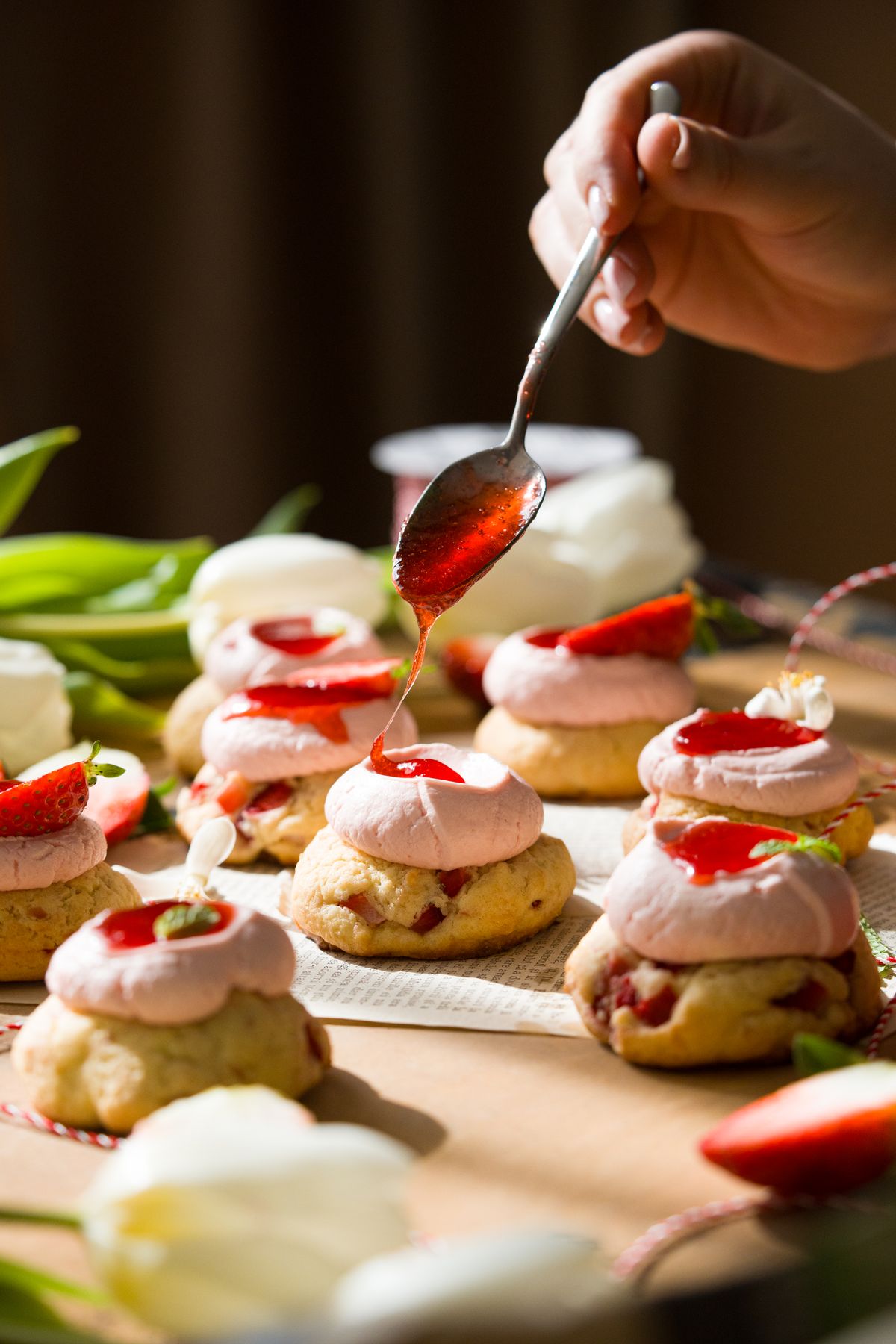 Biscuiți cu căpșuni și cremă de mascarpone