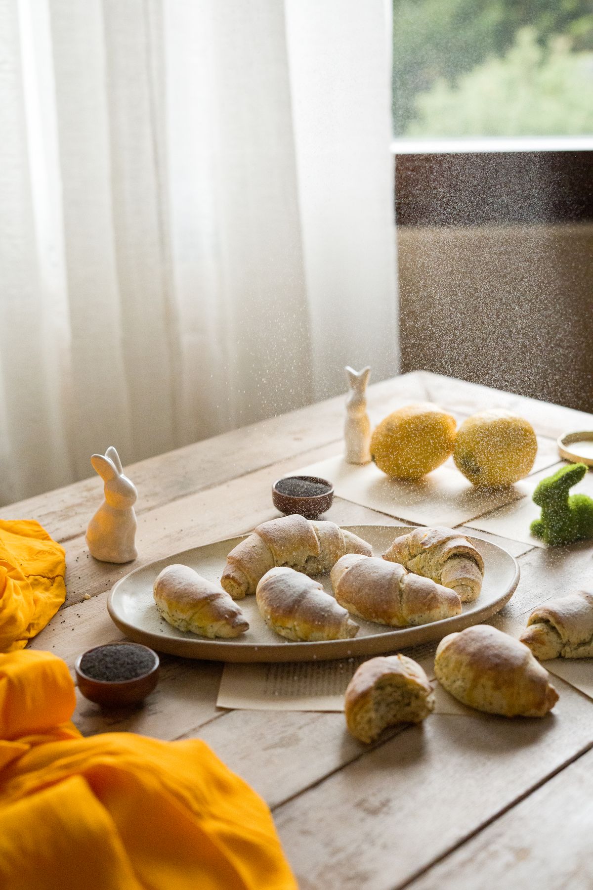 Cornulețe fragede cu lămâie și mac