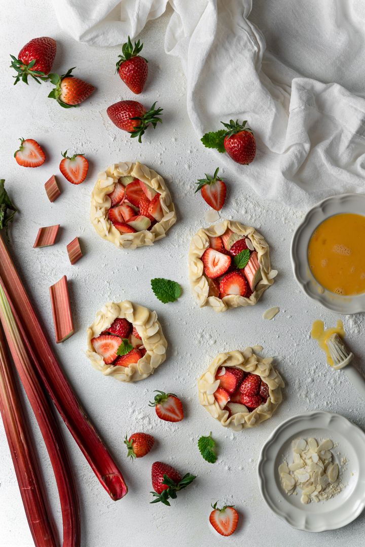 Mini Galletes cu Capsuni si Rubarba