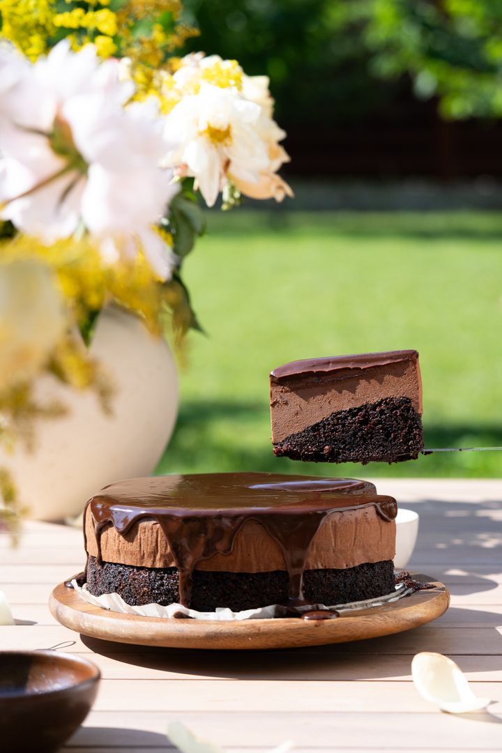 Tort de ciocolată cu mousse și ganache