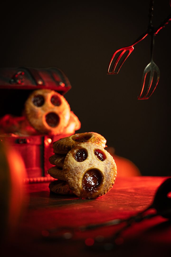 Mini tarte de Halloween, umplute cu dulceață de zmeură