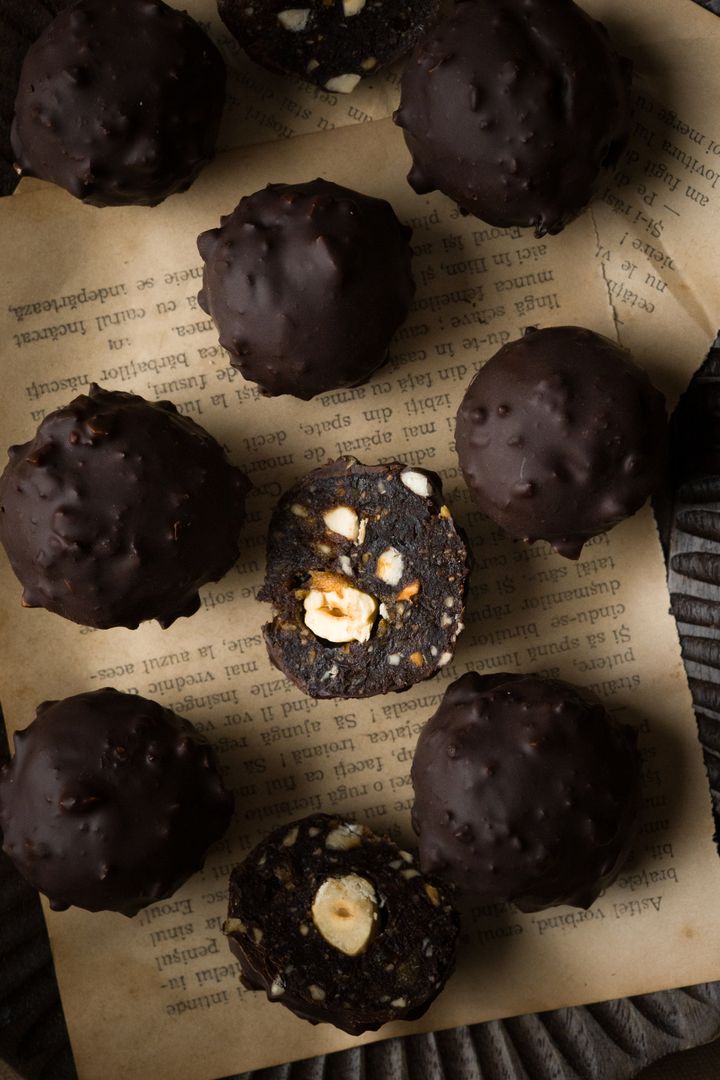 Bomboane Ferrero Rocher cu curmale