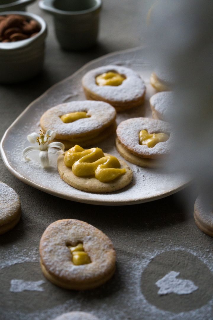 Linzer cookies cu cremă de lămâie si vanilie