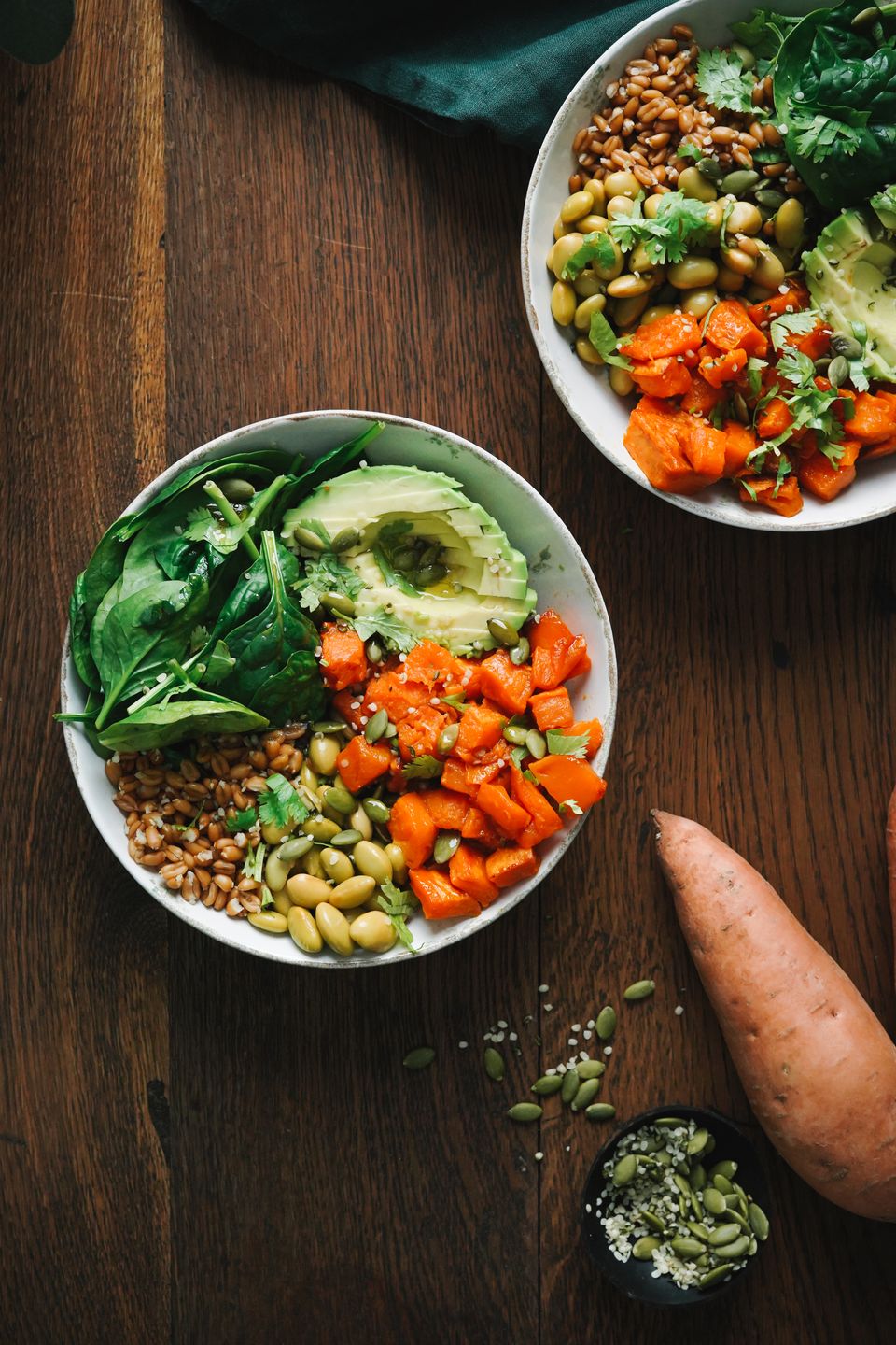 Buddha Bowl cu Edamame, grâu spelt și cartofi dulci