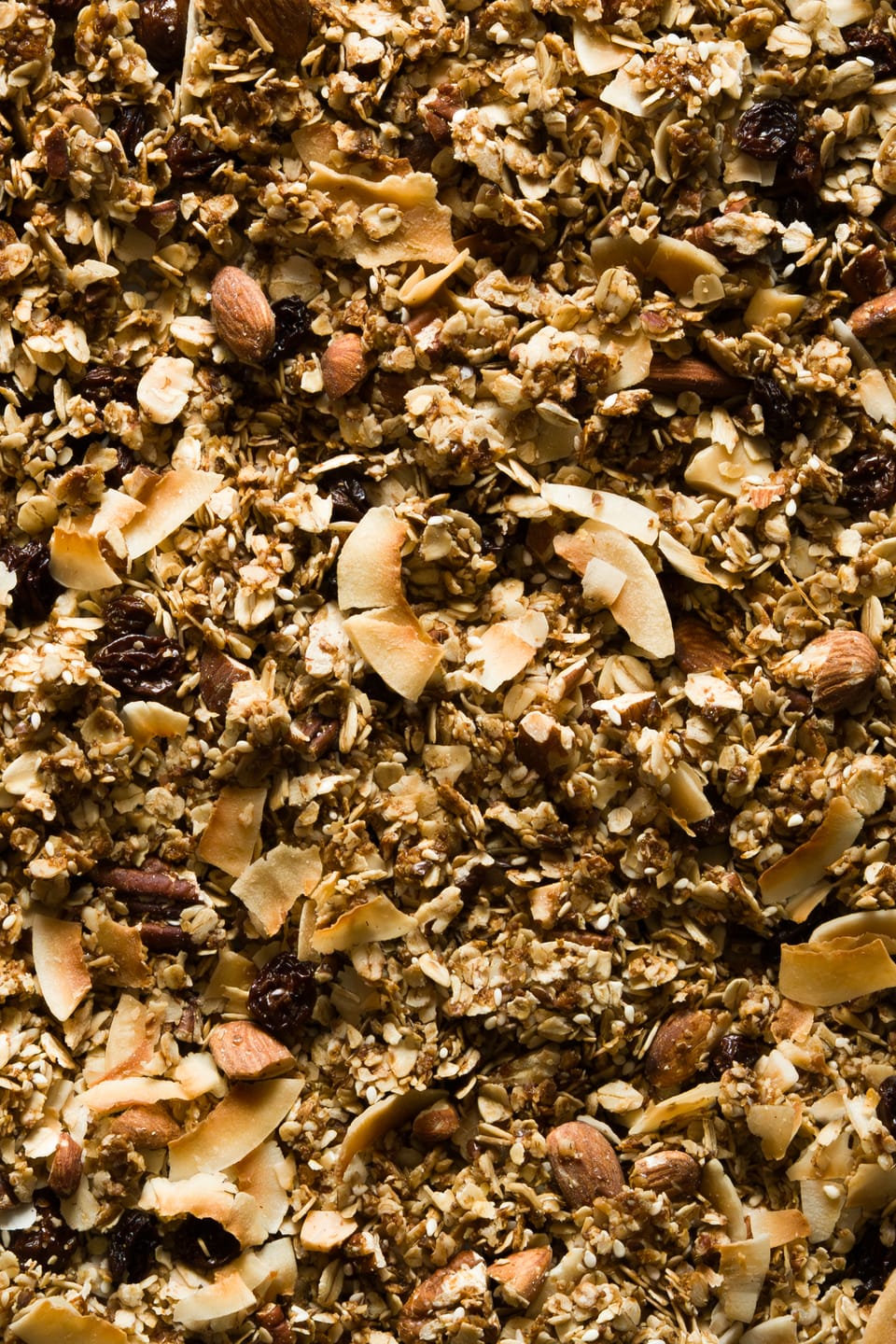 Granola crocantă cu pecan, migdale și cocos